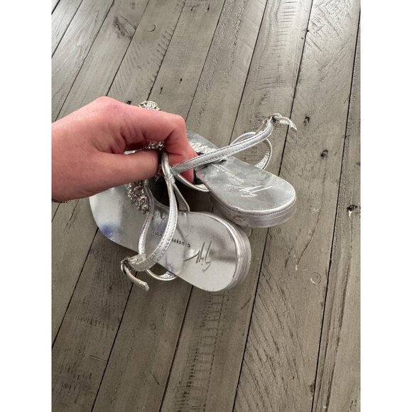 Giuseppe Zanotti Crystal Butterfly Embellished Flat Leather T Strap Sandals 36 - Picture 5 of 7